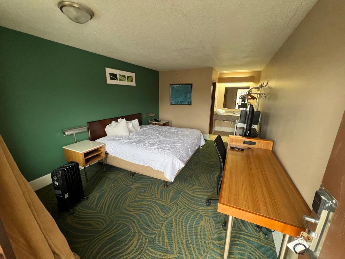 Hilltop Inn Pittsburgh Crafton Exteriér fotografie