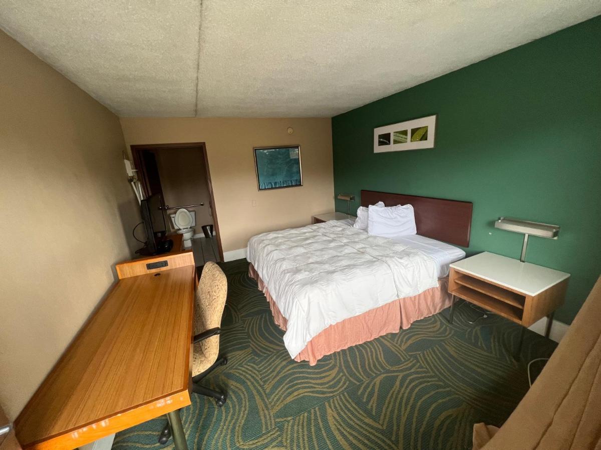 Hilltop Inn Pittsburgh Crafton Exteriér fotografie
