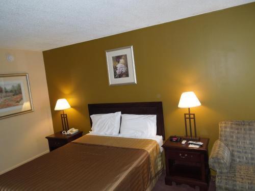 Hilltop Inn Pittsburgh Crafton Exteriér fotografie